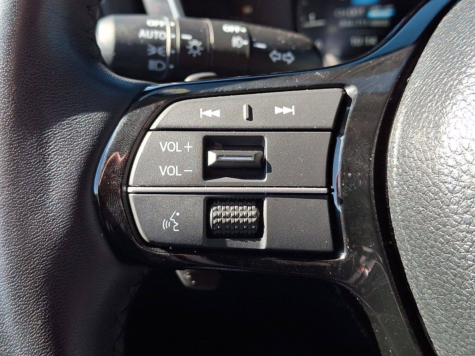 Used 2025 Honda Pilot Elite image 23