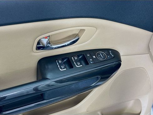 Used 2016 Kia Sedona EX FWD image 17