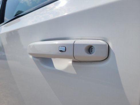 Used 2025 GMC Yukon AT4 w/ AT4 Premium Package AWD/4WD image 10