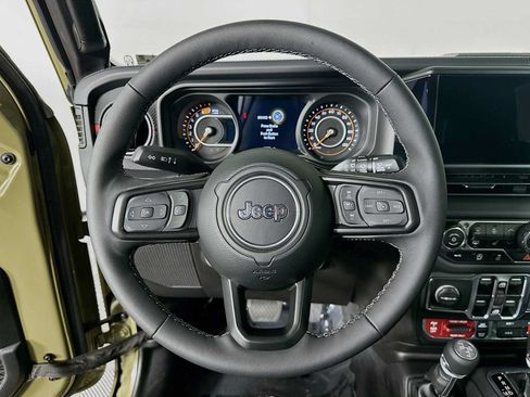 Used 2025 Jeep Wrangler Unlimited Rubicon AWD/4WD image 11