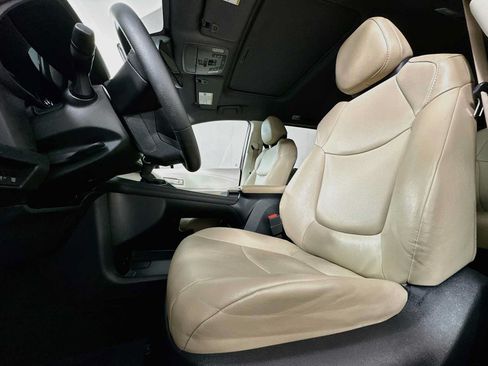 Used 2023 Toyota Sienna XLE FWD image 18