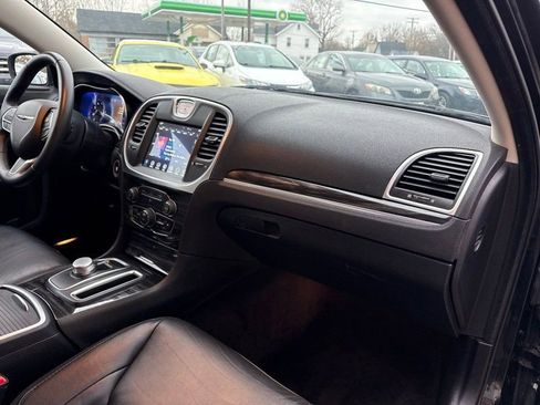 Used 2017 Chrysler 300 Limited image 17