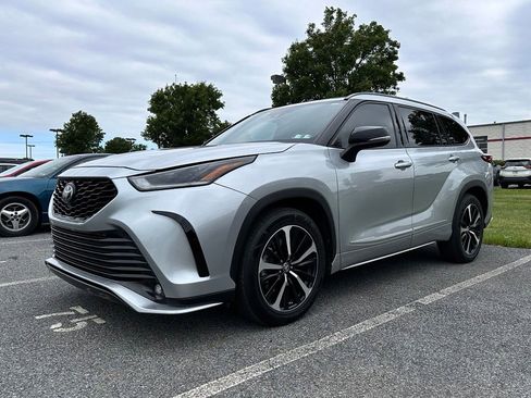 Used 2021 Toyota Highlander XSE AWD/4WD image 2