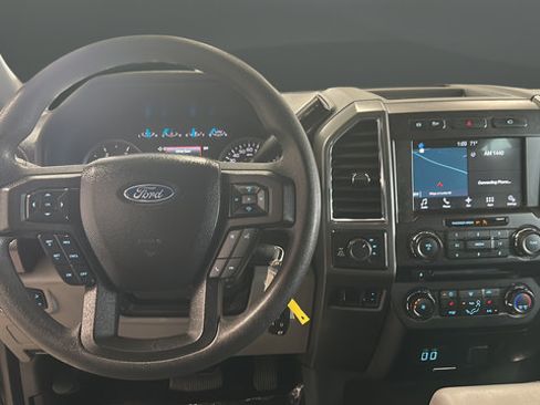 Used 2017 Ford F350 XLT w/ XLT Premium Package AWD/4WD image 11
