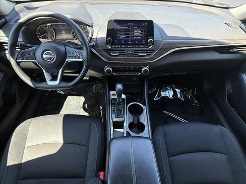 Used 2024 Nissan Altima 2.5 SV image 24