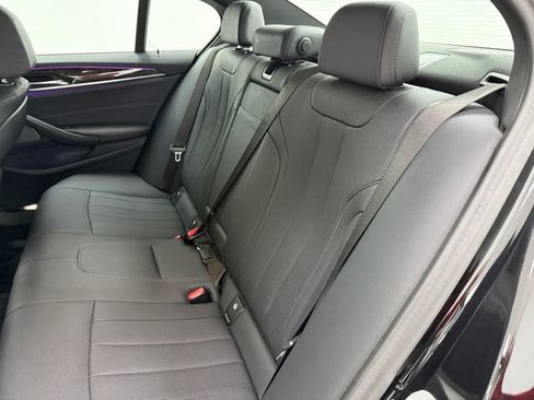 Used 2023 BMW 540i w/ Premium Package image 10