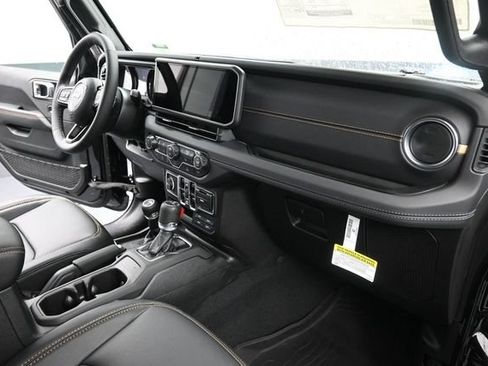New 2026 Jeep Gladiator Sport AWD/4WD image 17