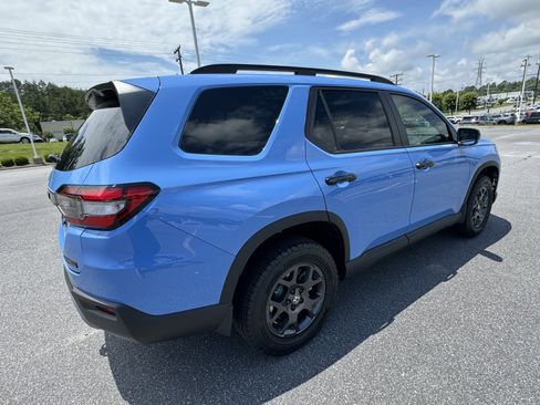 New 2025 Honda Pilot TrailSport image 10