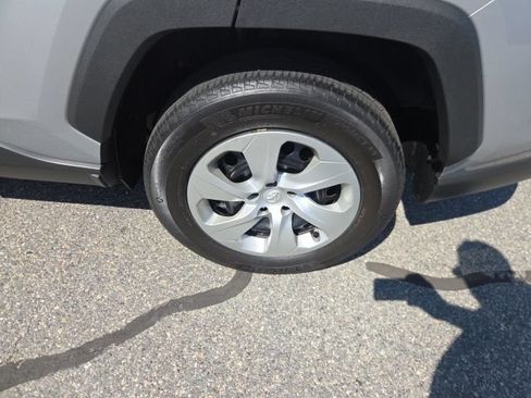 Used 2022 Toyota RAV4 LE AWD/4WD image 13