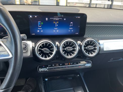 Used 2025 Mercedes-Benz GLB 250 4MATIC image 14