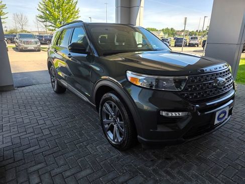 Used 2023 Ford Explorer XLT w/ Equipment Group 202A AWD/4WD image 9