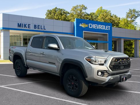 Used 2020 Toyota Tacoma TRD Off-Road AWD/4WD image 1
