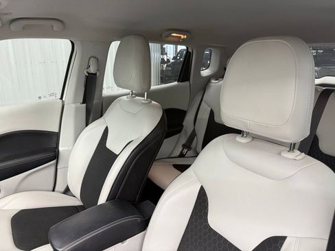 Used 2018 Jeep Compass Latitude w/ Popular Equipment Group FWD image 15
