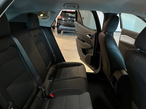 Used 2025 Chevrolet Trax LT w/ LT Convenience Package image 36