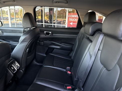 Used 2024 Kia Sorento S FWD image 29
