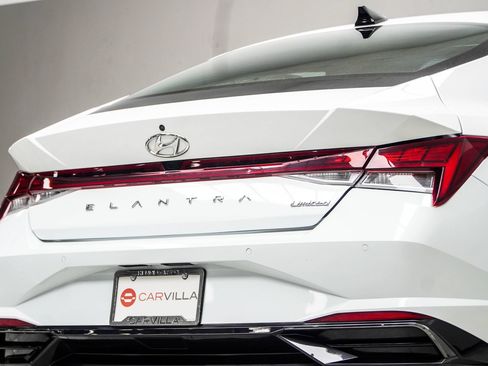 Used 2021 Hyundai Elantra Limited FWD image 13