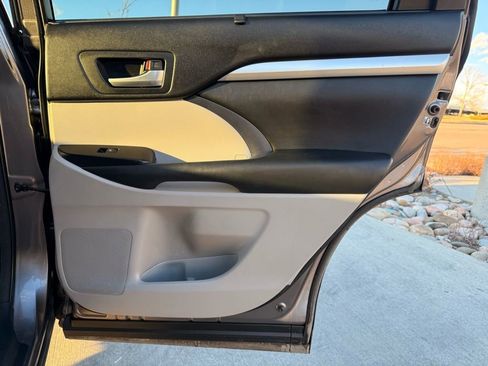 Used 2015 Toyota Highlander XLE image 29