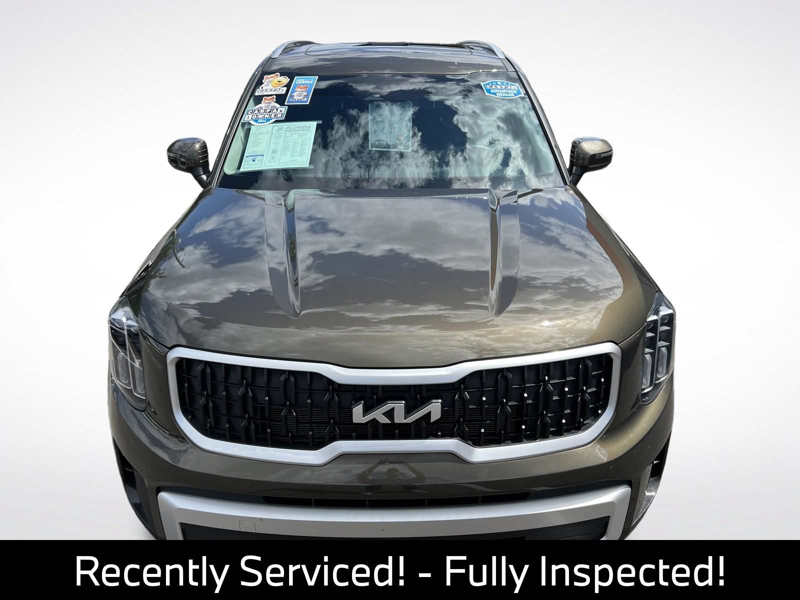 Used 2025 Kia Telluride EX w/ EX Captain's Chair Package FWD image 3