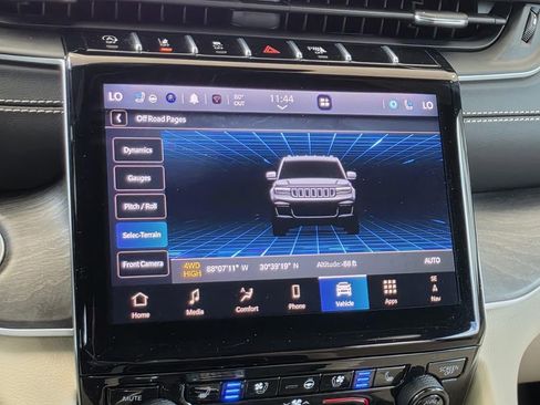 Used 2025 Jeep Grand Cherokee Limited w/ Luxury Tech Group II image 28