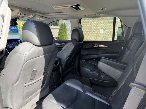 Used 2019 Cadillac Escalade Premium Luxury w/ Escalade Sport Edition RWD image 15