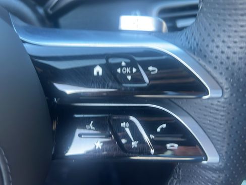 Used 2025 Mercedes-Benz GLS 450 4MATIC image 36