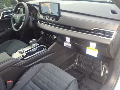 Used 2026 Mitsubishi Outlander LE FWD image 7