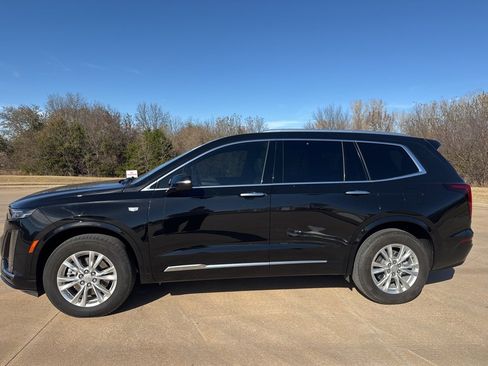 Used 2023 Cadillac XT6 Luxury image 2