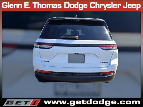 Certified 2023 Jeep Grand Cherokee Limited w/ Luxury Tech Group II AWD/4WD image 8