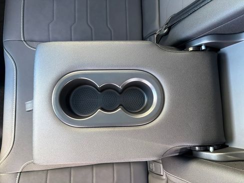 Certified 2025 Volkswagen Taos SE image 27