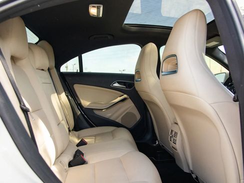 Used 2015 Mercedes-Benz CLA 250 image 28