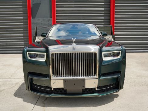Used 2022 Rolls-Royce Phantom Sedan RWD image 2