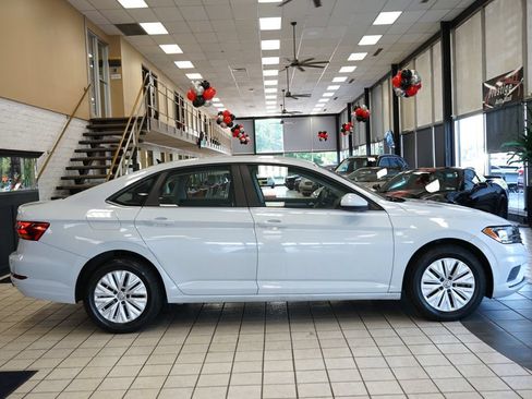 Used 2019 Volkswagen Jetta R-Line FWD image 16
