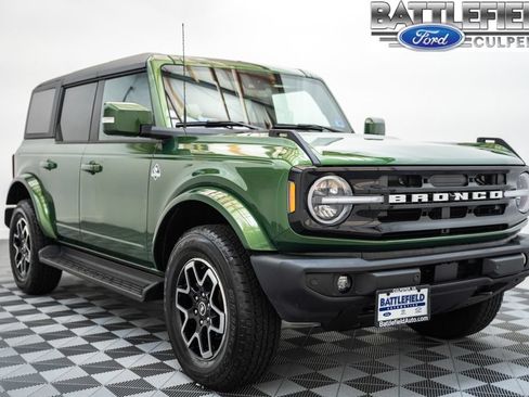 Used 2025 Ford Bronco Outer Banks AWD/4WD image 1
