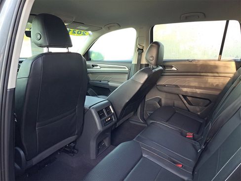 Certified 2021 Volkswagen Atlas SE image 7