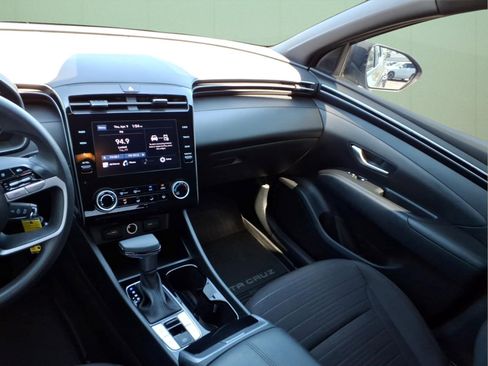 Used 2024 Hyundai Santa Cruz SE image 16