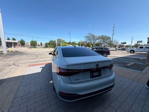 Used 2025 Volkswagen Jetta SE FWD image 15