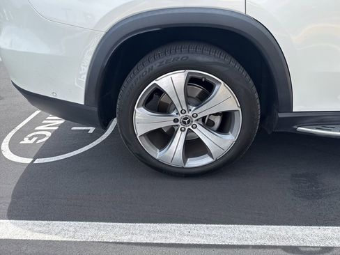 Used 2021 Mercedes-Benz GLS 450 4MATIC image 9