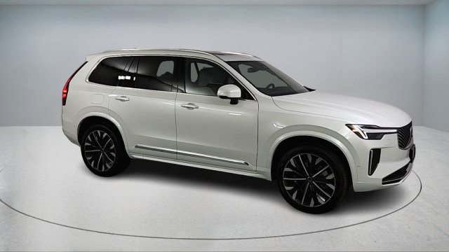 Used 2026 Volvo XC90 B6 Plus w/ Protection Package Premier AWD/4WD image 2