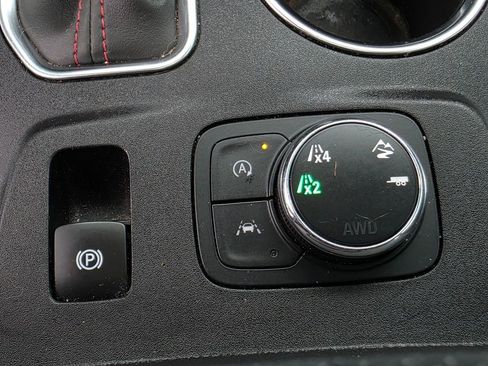 Used 2023 Chevrolet Traverse RS AWD/4WD image 22