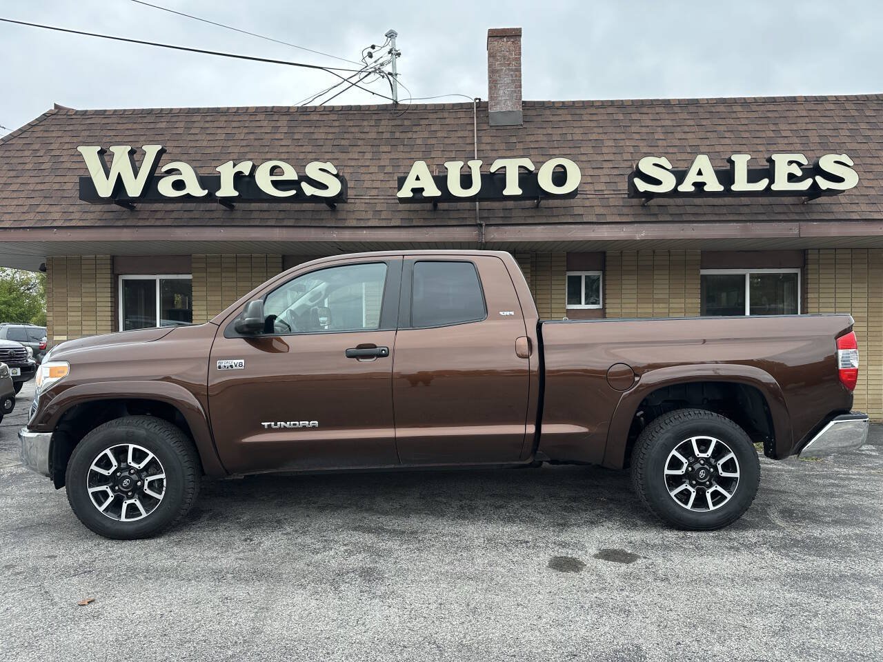 Used 2016 Toyota Tundra SR5 AWD/4WD image 2