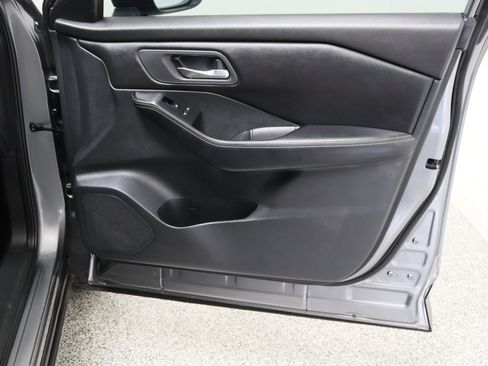 Used 2024 Nissan Rogue SV FWD image 35