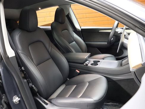 Used 2022 Tesla Model Y Long Range image 53