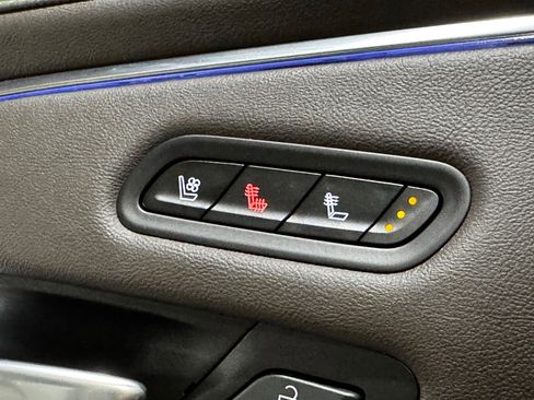 Used 2021 Cadillac Escalade ESV Premium Luxury image 34