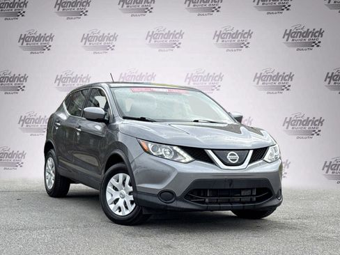 Used 2019 Nissan Rogue Sport S image 2
