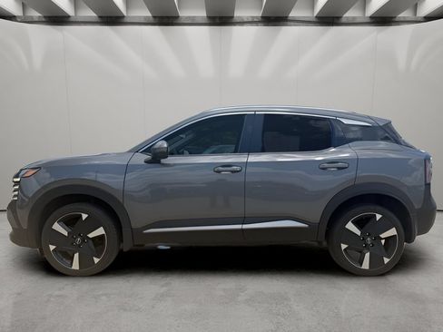 Used 2025 Nissan Kicks SR FWD image 2
