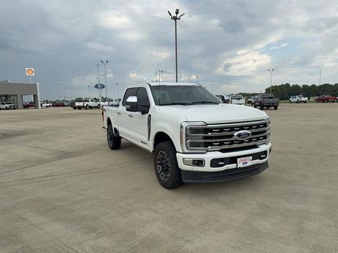 Used 2024 Ford F250 Platinum image 2