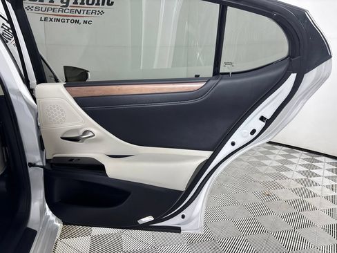 Used 2025 Lexus ES 350 w/ Premium Package FWD image 29