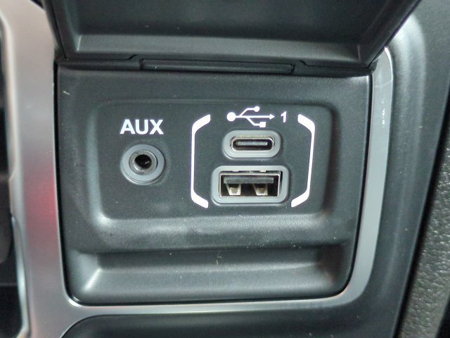 New 2026 Jeep Wrangler Unlimited Sahara w/ Technology Group AWD/4WD image 22