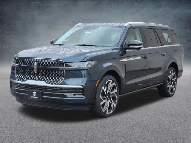 New 2026 Lincoln Navigator L Reserve AWD/4WD image 3