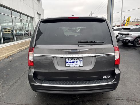 Used 2015 Chrysler Town & Country Touring w/ Driver Convenience Group image 17